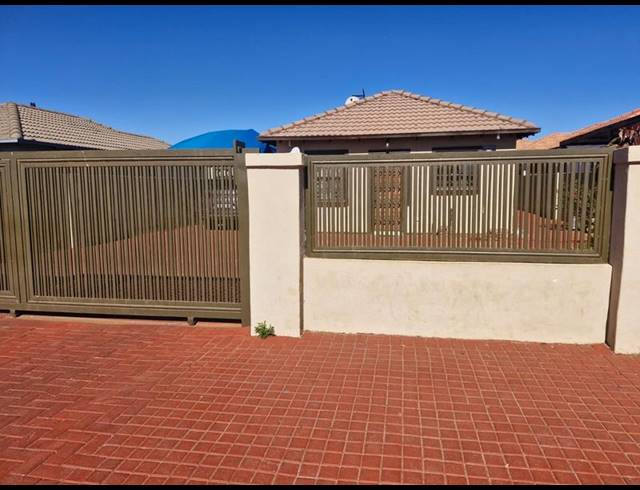 3 BEDROOM HOUSE FOR SALE IN THE ORCHARDS